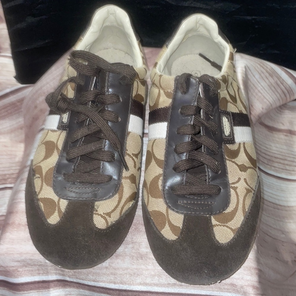 Coach tennis shoes sz 10 good condition hardly worn